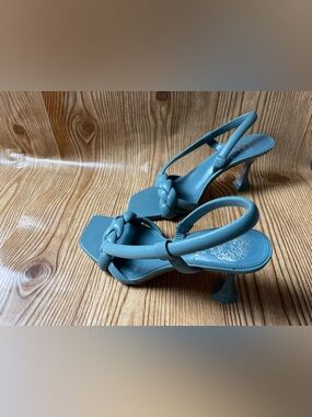 New Vince Camino Leather Women's Braided Strap Heeled Sandals in Teal Size 7.5